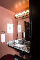 80 LEX 201 Exquisite Downtown Lodging