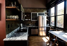 80 LEX 201 Exquisite Downtown Lodging