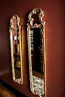 80 LEX 201 Exquisite Downtown Lodging