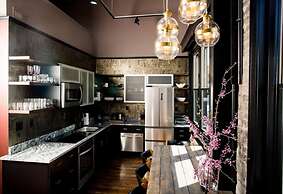 80 LEX 201 Exquisite Downtown Lodging