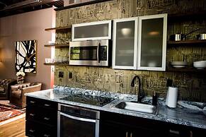 80 LEX 201 Exquisite Downtown Lodging