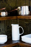 80 LEX 201 Exquisite Downtown Lodging