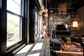 80 LEX 201 Exquisite Downtown Lodging