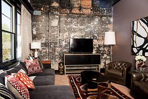 80 LEX 201 Exquisite Downtown Lodging