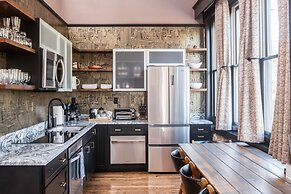 80 LEX 201 Exquisite Downtown Lodging