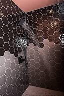 80 LEX 201 Exquisite Downtown Lodging