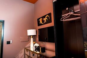 80 LEX 201 Exquisite Downtown Lodging