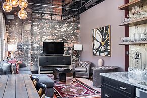 80 LEX 201 Exquisite Downtown Lodging