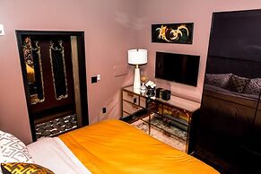 80 LEX 201 Exquisite Downtown Lodging