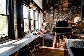 80 LEX 201 Exquisite Downtown Lodging