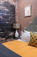 80 LEX 201 Exquisite Downtown Lodging