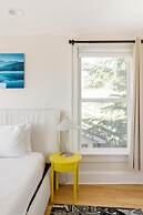 Downton Annie Apartment Four 2 BD 1BA Parking