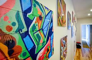 Downton Annie Apartment Four 2 BD 1BA Parking