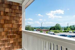 Downton Annie Apartment Four 2 BD 1BA Parking