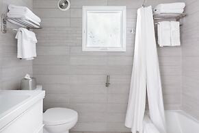 Downton Annie Apartment Four 2 BD 1BA Parking