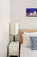 Downton Annie Apartment Four 2 BD 1BA Parking