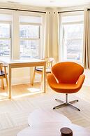 Downton Annie Apartment Four 2 BD 1BA Parking