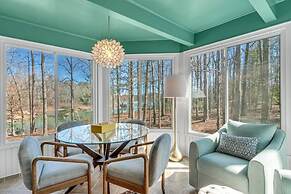 Bright Airy Waterfront Home Dog Friendly