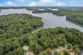 Bright Airy Waterfront Home Dog Friendly