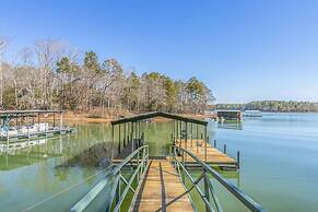 Bright Airy Waterfront Home Dog Friendly