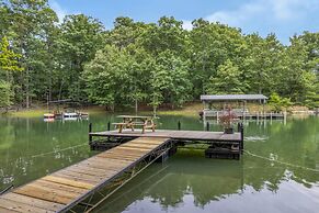 Bright Airy Waterfront Home Dog Friendly