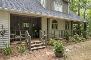 Bright Airy Waterfront Home Dog Friendly