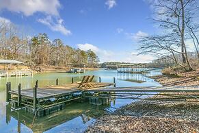 Bright Airy Waterfront Home Dog Friendly