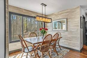 Bright Airy Waterfront Home Dog Friendly