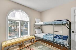 Bright Airy Waterfront Home Dog Friendly