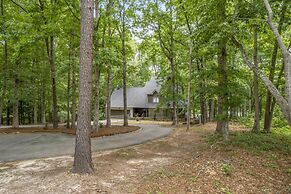 Bright Airy Waterfront Home Dog Friendly