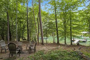 Bright Airy Waterfront Home Dog Friendly