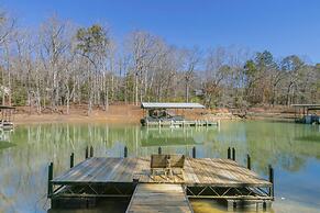 Bright Airy Waterfront Home Dog Friendly