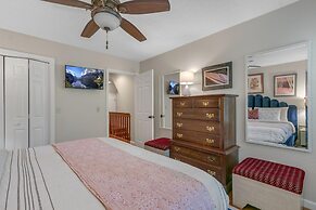 Bright Airy Waterfront Home Dog Friendly