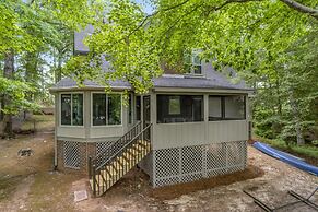 Bright Airy Waterfront Home Dog Friendly