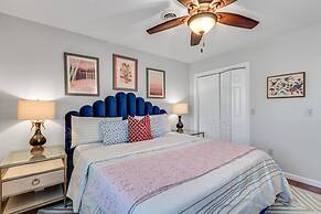 Bright Airy Waterfront Home Dog Friendly