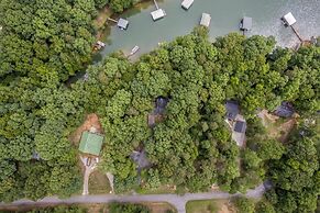 Bright Airy Waterfront Home Dog Friendly