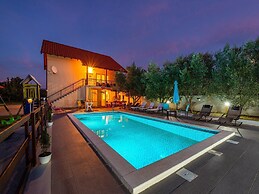 Holiday Home Villa Vesna Lux