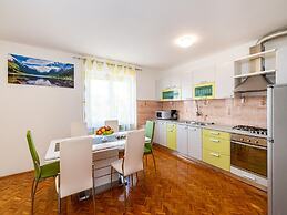 Holiday Home Villa Vesna Lux