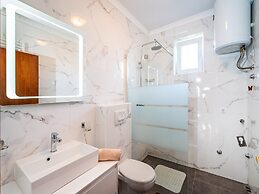 Holiday Home Villa Vesna Lux