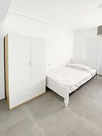 Elegant 4 beds train station upto 6 Pax