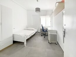 Elegant 4 beds train station upto 6 Pax