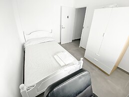 Elegant 4 beds train station upto 6 Pax