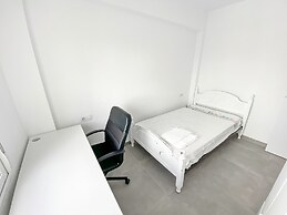 Elegant 4 beds train station upto 6 Pax