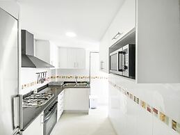 Elegant 4 beds train station upto 6 Pax