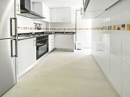 Elegant 4 beds train station upto 6 Pax