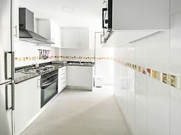 Elegant 4 beds train station upto 6 Pax