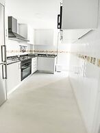 Elegant 4 beds train station upto 6 Pax