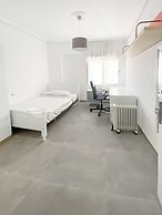 Elegant 4 beds train station upto 6 Pax