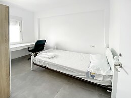 Elegant 4 beds train station upto 6 Pax