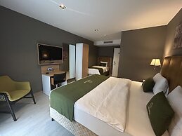 Garden Mode Airport Hotel